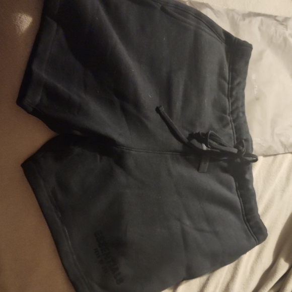Essentials Black BNWT Large Mens Sweatshorts - Picture 2 of 6